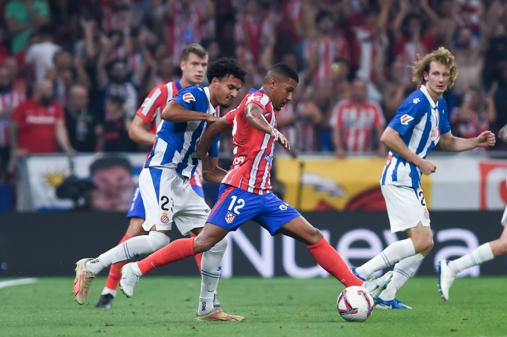 半场战报：米兰0-0拉齐奥，迈尼昂献神扑，红黑军团0射正