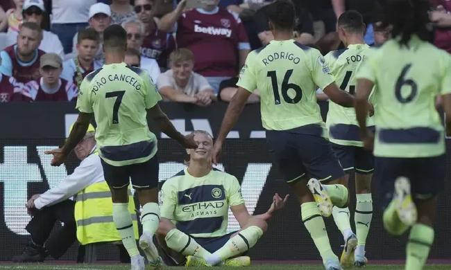 半场战报：卡利亚里2-2热那亚，塞巴斯蒂亚诺-埃斯波西托、博雷利建功，厄斯蒂高、维蒂尼亚破门