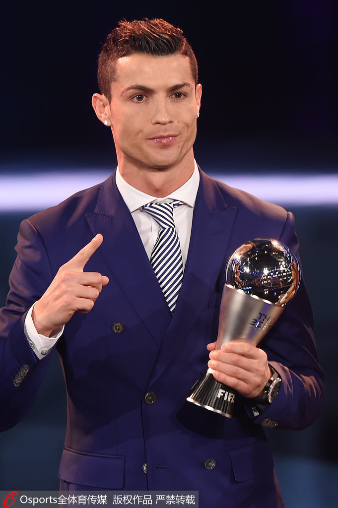 许尔勒：踢球的各种要求让我觉得不是我的生活，所以选择退役