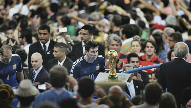 欧冠：巴黎2-1战胜曼联