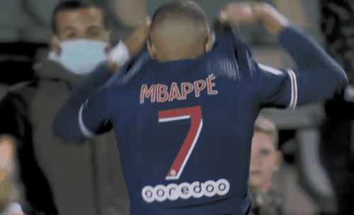 布拉德利：我小时候经常在自家花园里滑铲模仿杰拉德