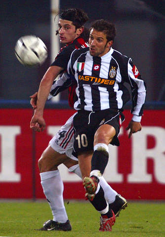 米体：劳塔罗近6个月奔波10.4万公里参加比赛，能绕地球三圈