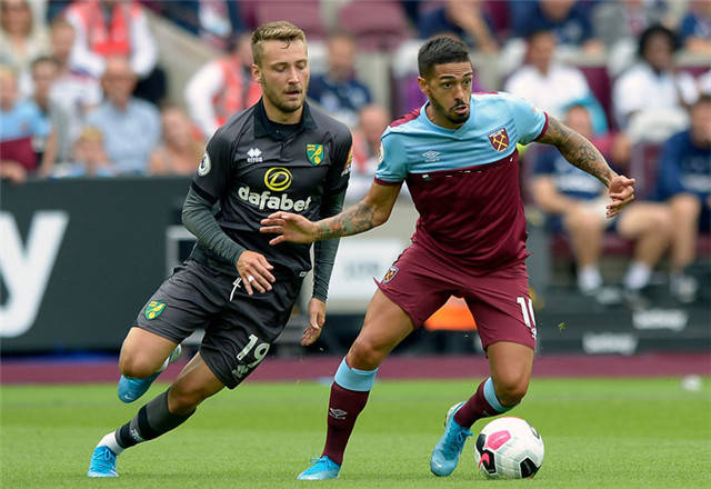 2-1逆转！超级后卫踢疯了，梅开二度导演逆袭，巴萨狂揽4连胜