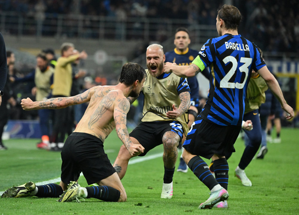 西媒：阿联酋企业慷慨赠送，巴萨球员喜获黄金iPhone